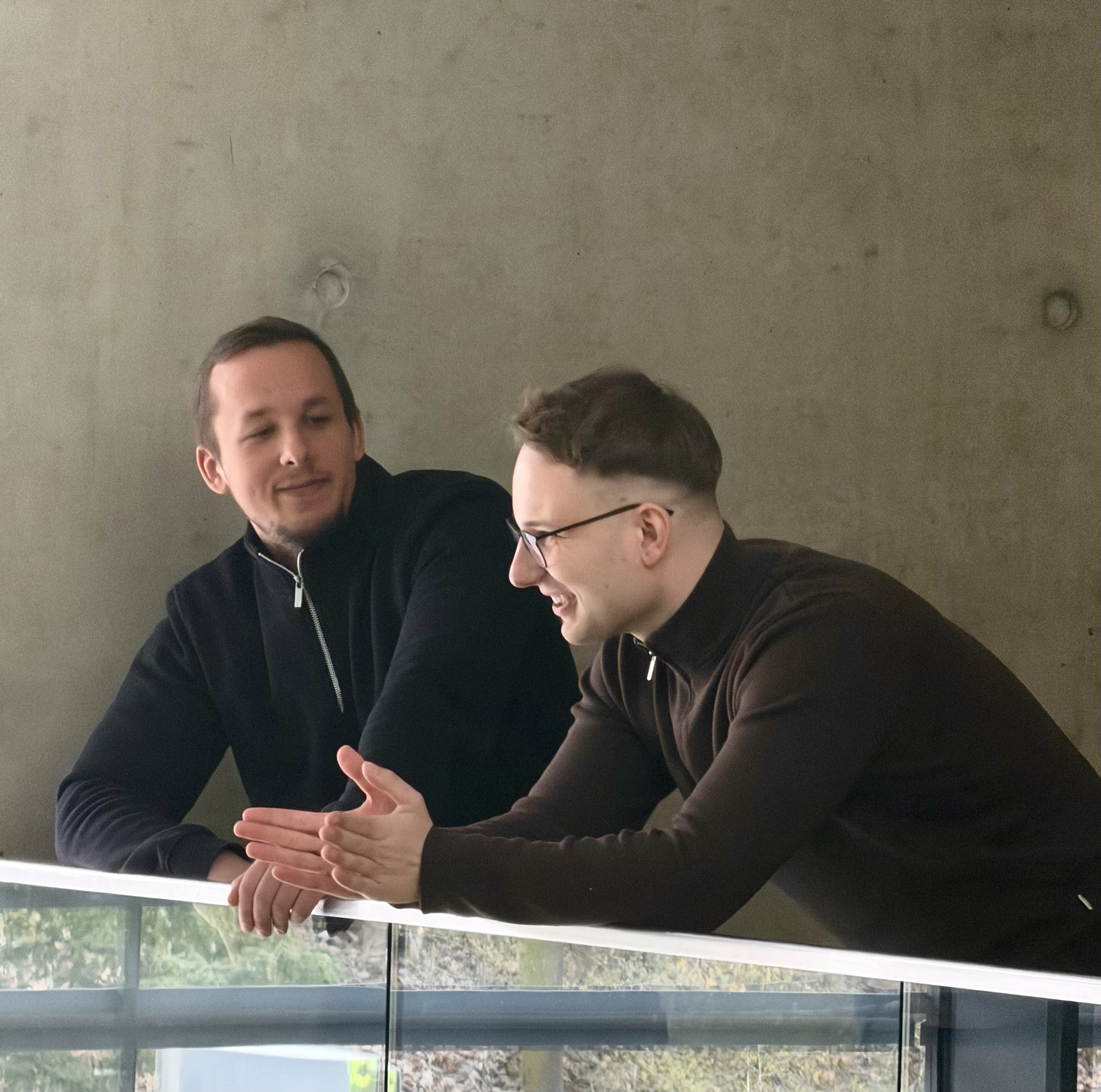 AVIO-Team im Beratungsgespräch